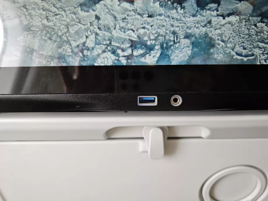 Încărcare prin portul USB
