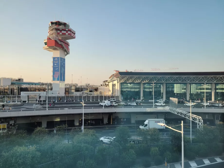 Turnul de control al aeroportului FCO