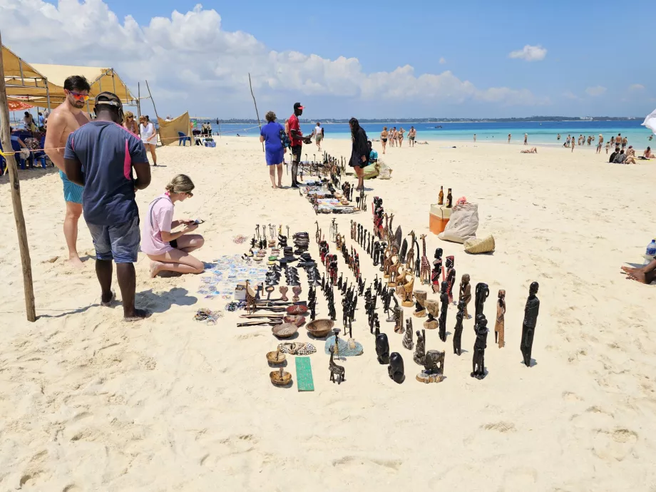 Vânzare de suveniruri la Nakupenda Sandbank