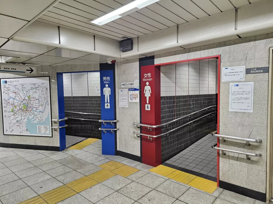 Toalete publice în stațiile de metrou