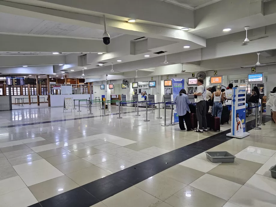 Terminalul 2A, ghișee de check-in
