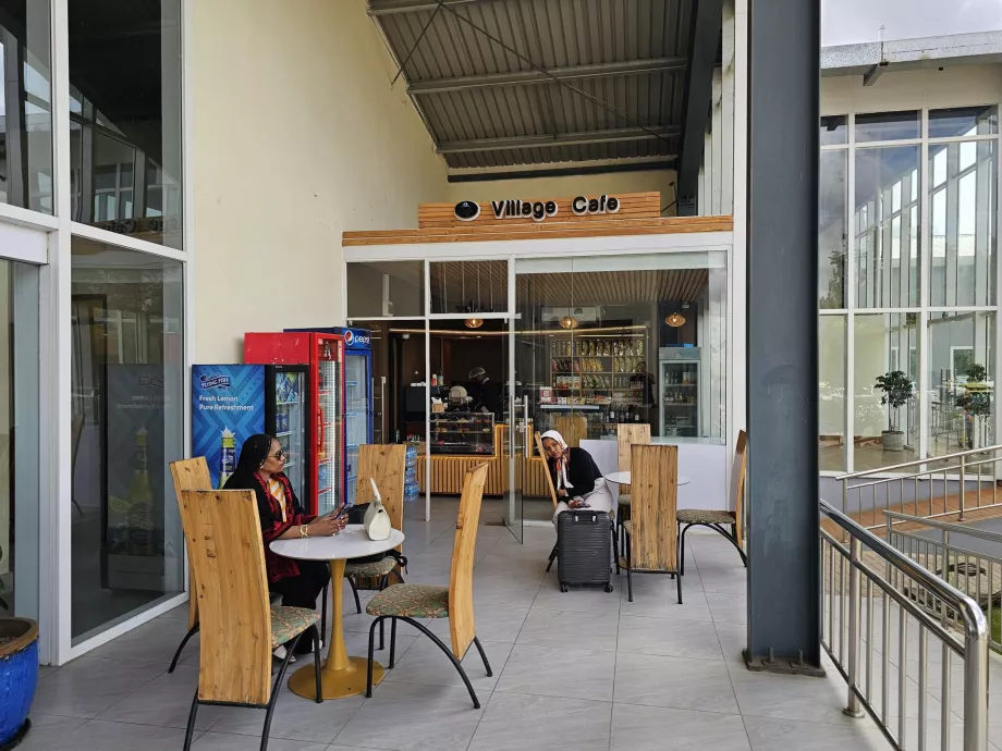 Cafenea în sala de sosiri