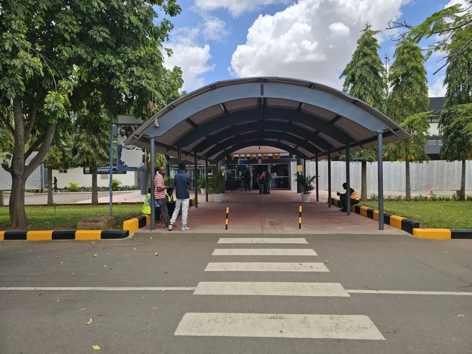 sosire pe aeroportul Kilimanjaro