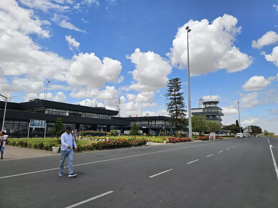 sosire pe aeroportul Kilimanjaro