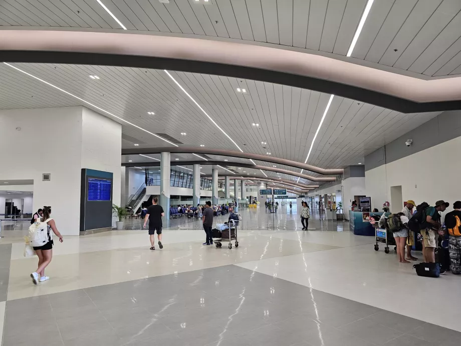 Sala de plecări, aeroportul KBV