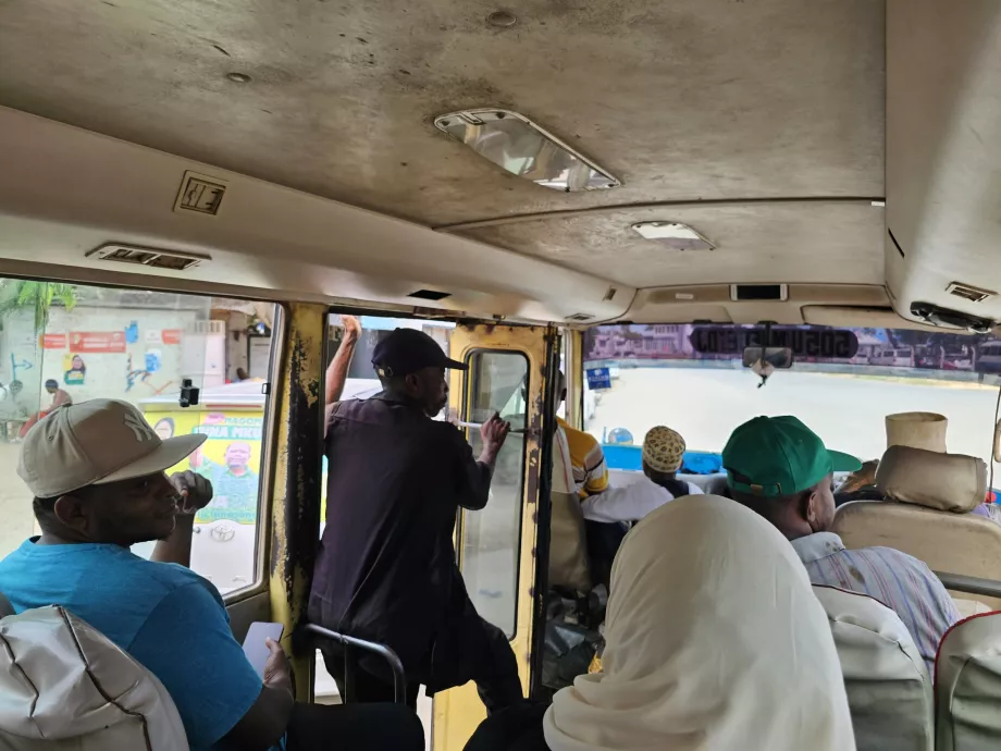 Conductorul autobuzului a dat