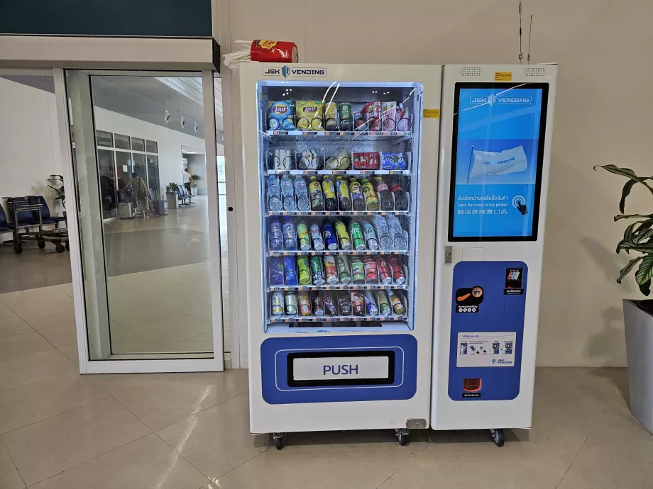 Automate de vending, secțiunea publică a salonului de plecări