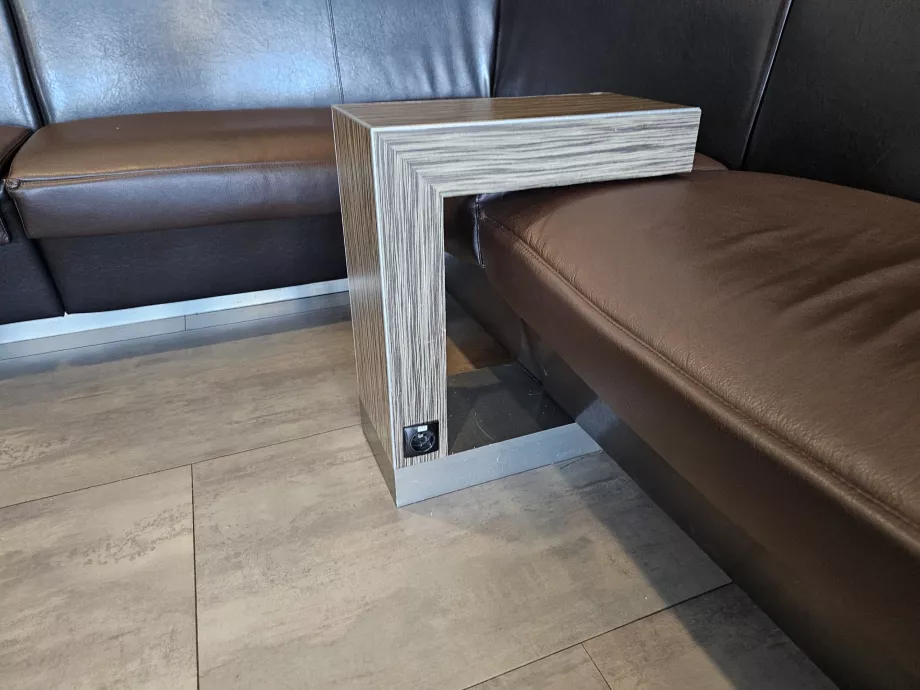 Socluri, încărcare electronice