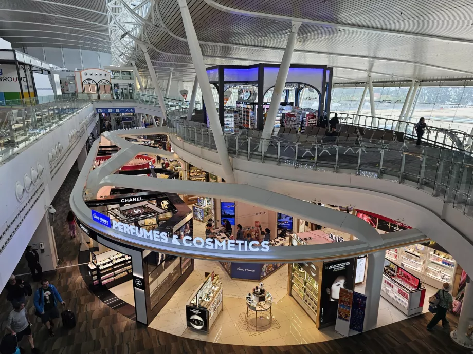 Magazine în zona de tranzit, terminal internațional