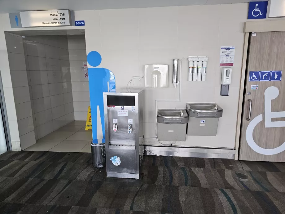 Apă potabilă, Aeroportul HKT