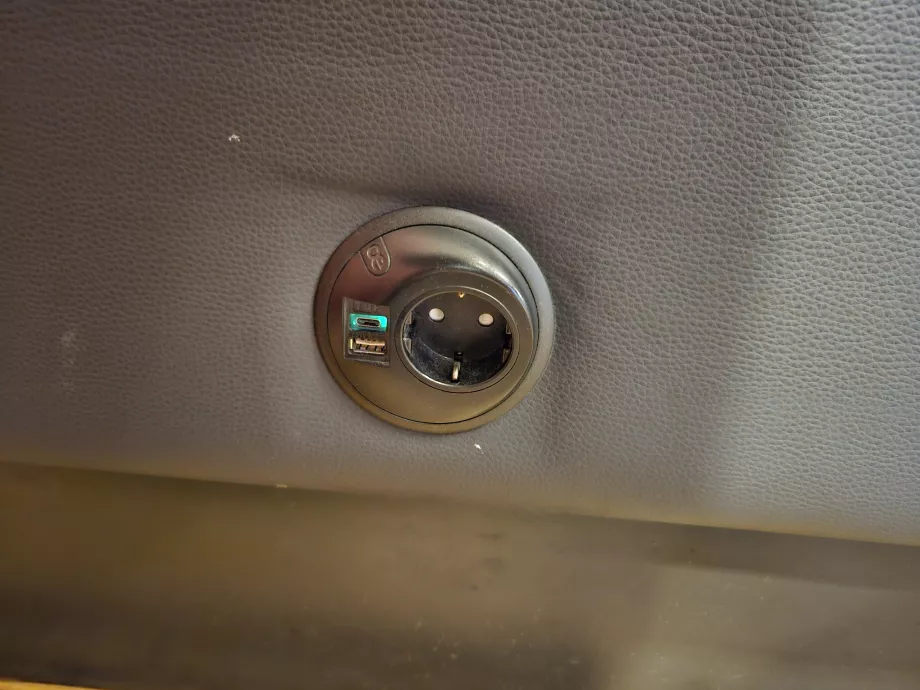 Priză pentru încărcarea dispozitivelor electronice