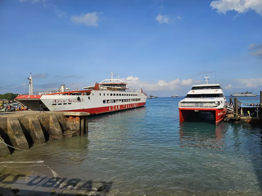 Azam Marine nave
