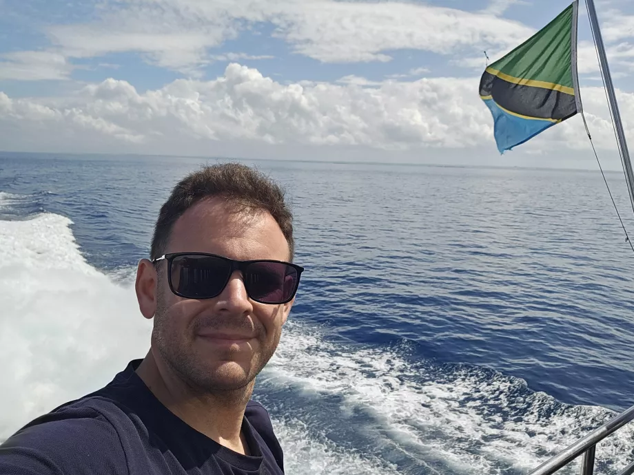 Eu pe feribotul de la Zanzibar la Dar es Salaam