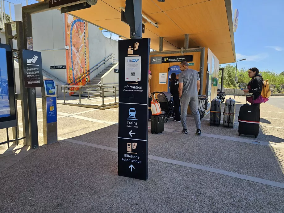 Automat de bilete de tren