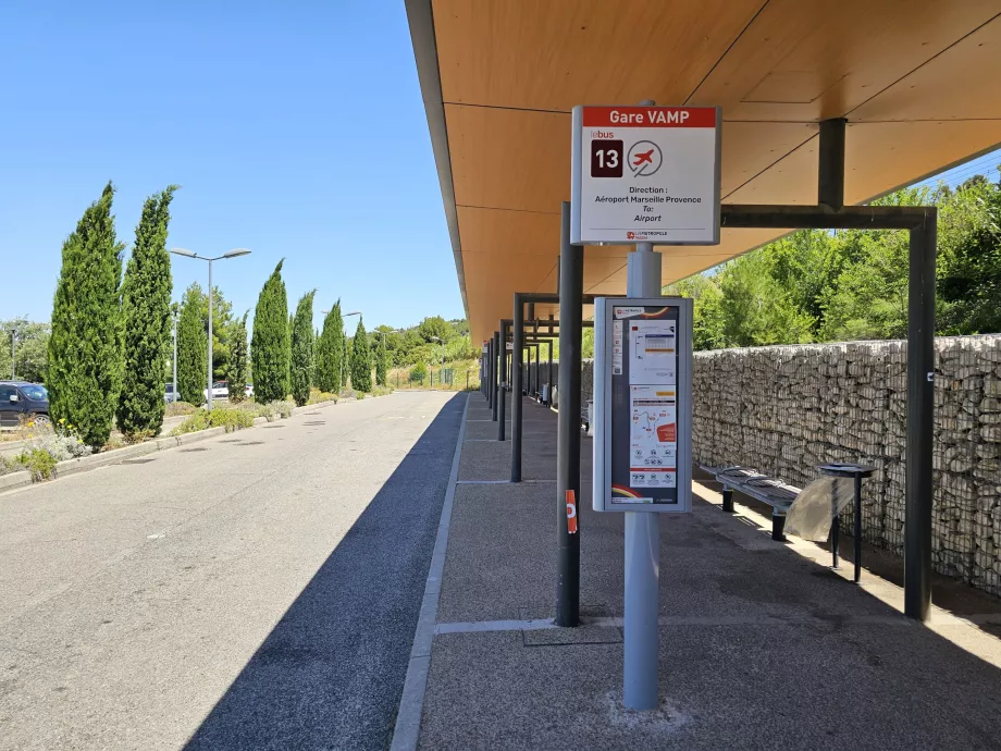 Stație de autobuz în direcția aeroportului