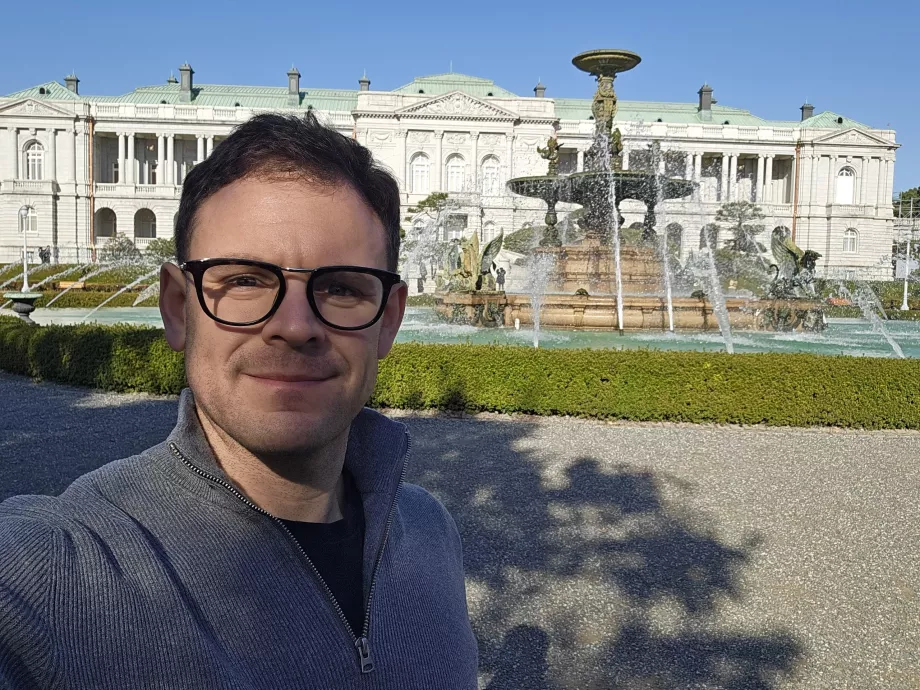 Eu în fața Palatului Akasaka