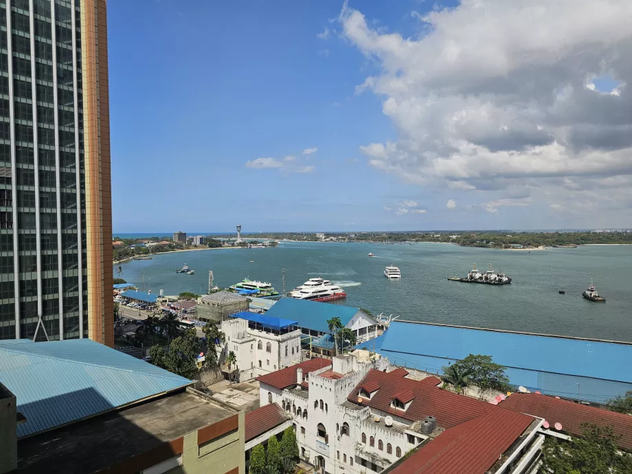 Apartamente cu vedere la port