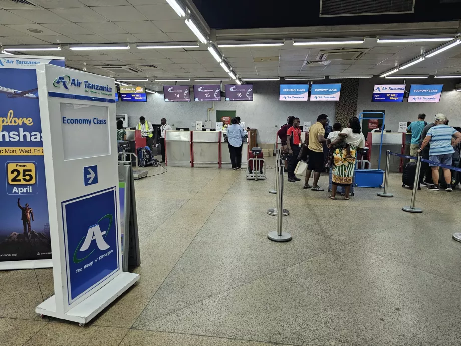 Check-in la Aeroportul Dar es Salaam
