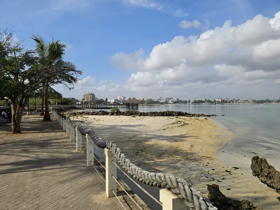 Plajă la Hotelul Slipway