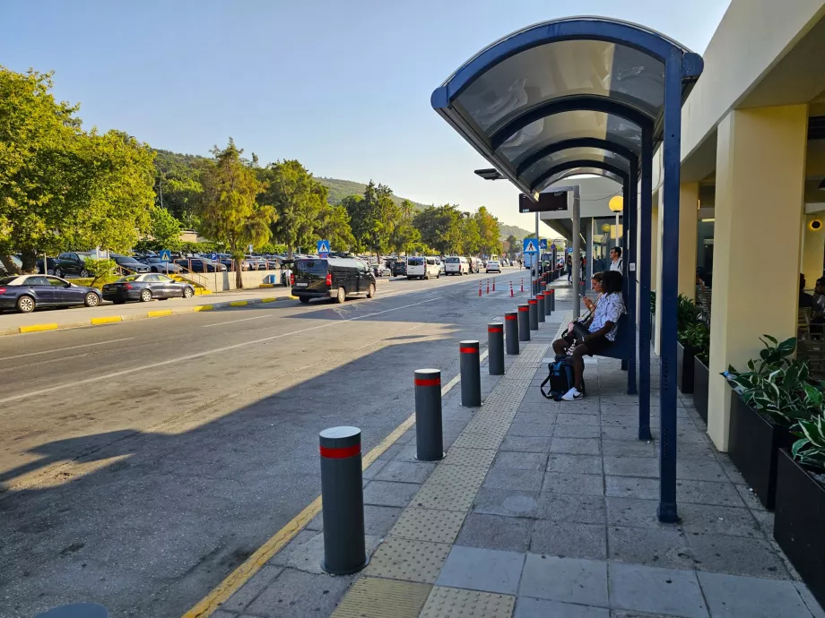 Stație de autobuz între terminale