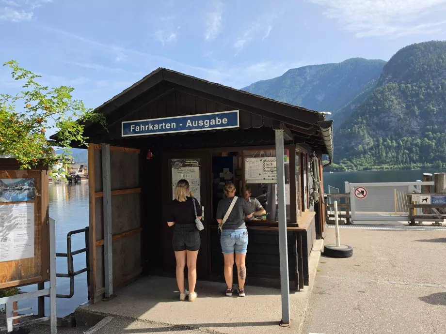 Vânzarea biletelor de feribot la gară