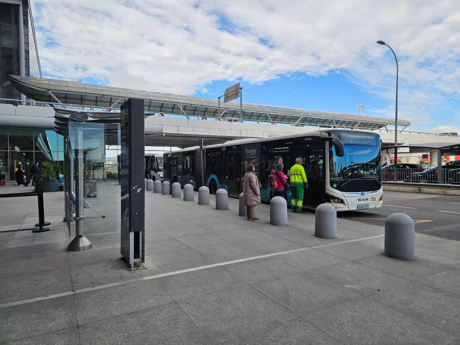 Autobuzul urban către centrul orașului Málaga