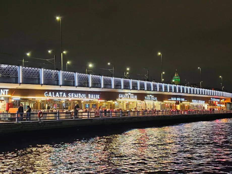 Podul Galata noaptea