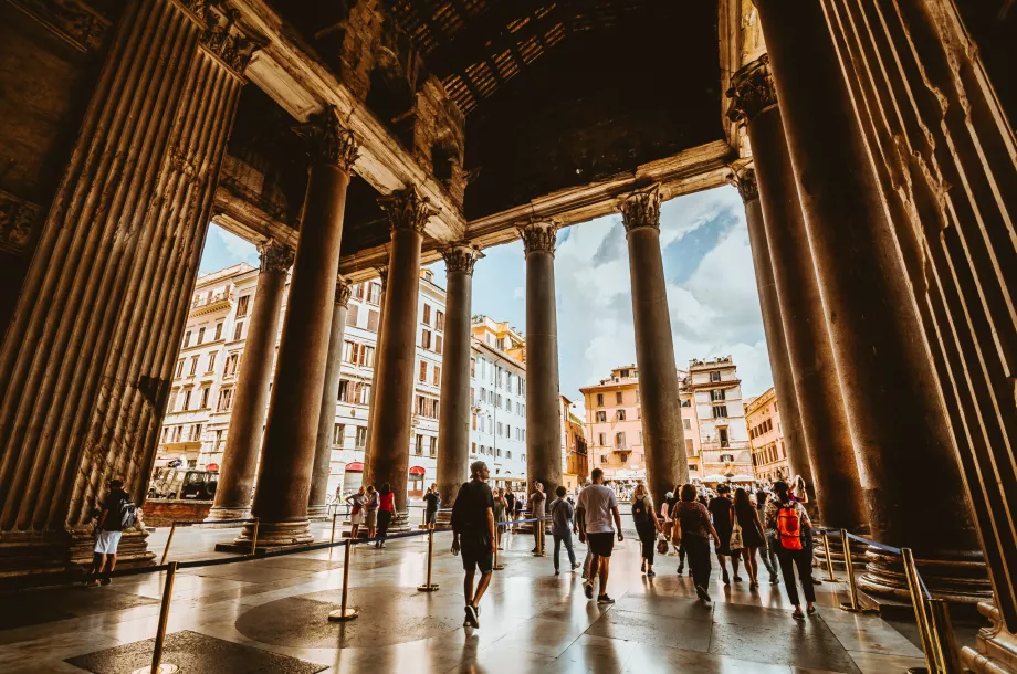 Intrarea la Pantheon