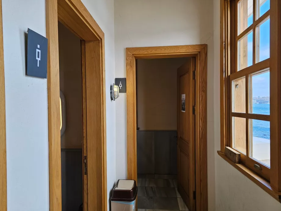 Toalete publice gratuite la Turnul Maiden