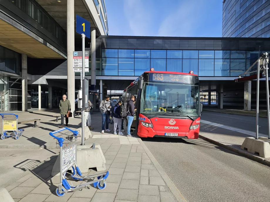 Direcția stației de autobuz Märsta
