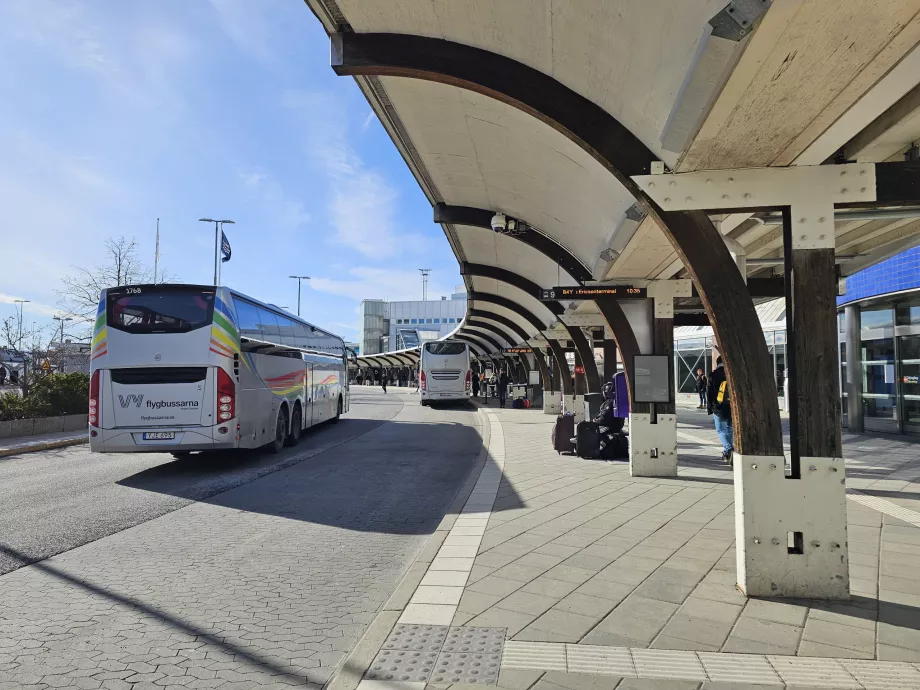 Stații, autobuze pe distanțe lungi (Flygbussarna, Flixbus)