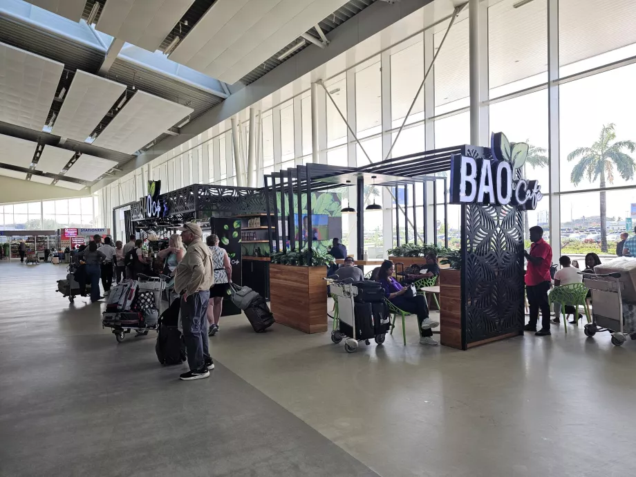 Cafenea, zona publică, Terminalul 3