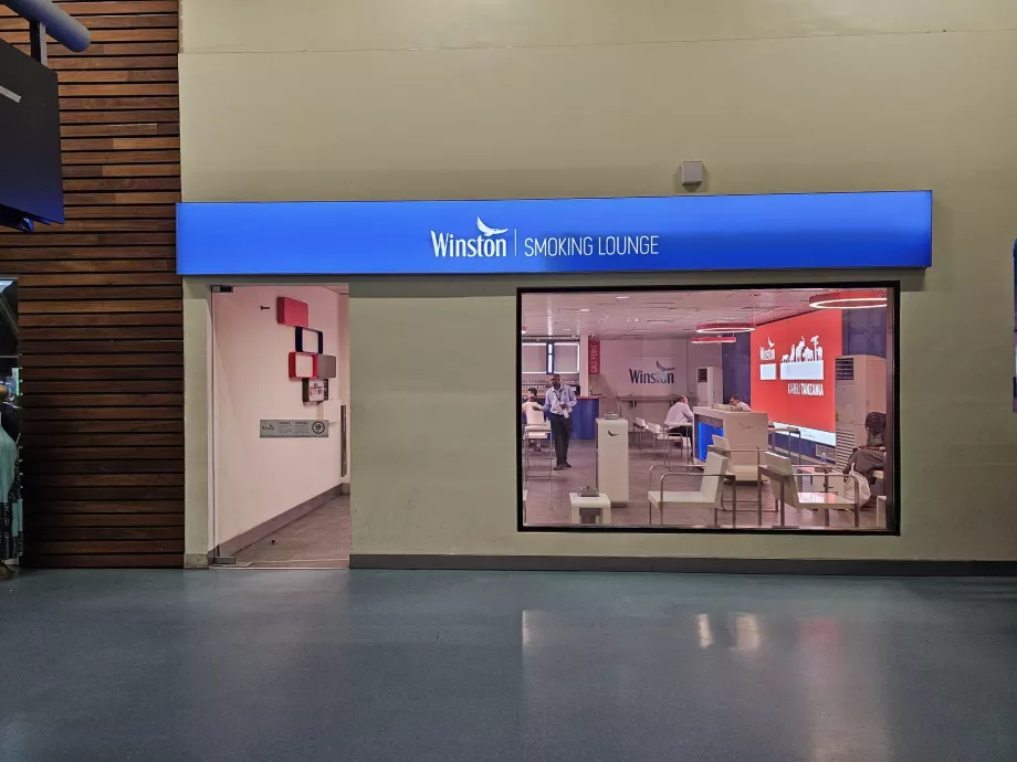 Sală fumători, Terminalul 3, secțiunea tranzit