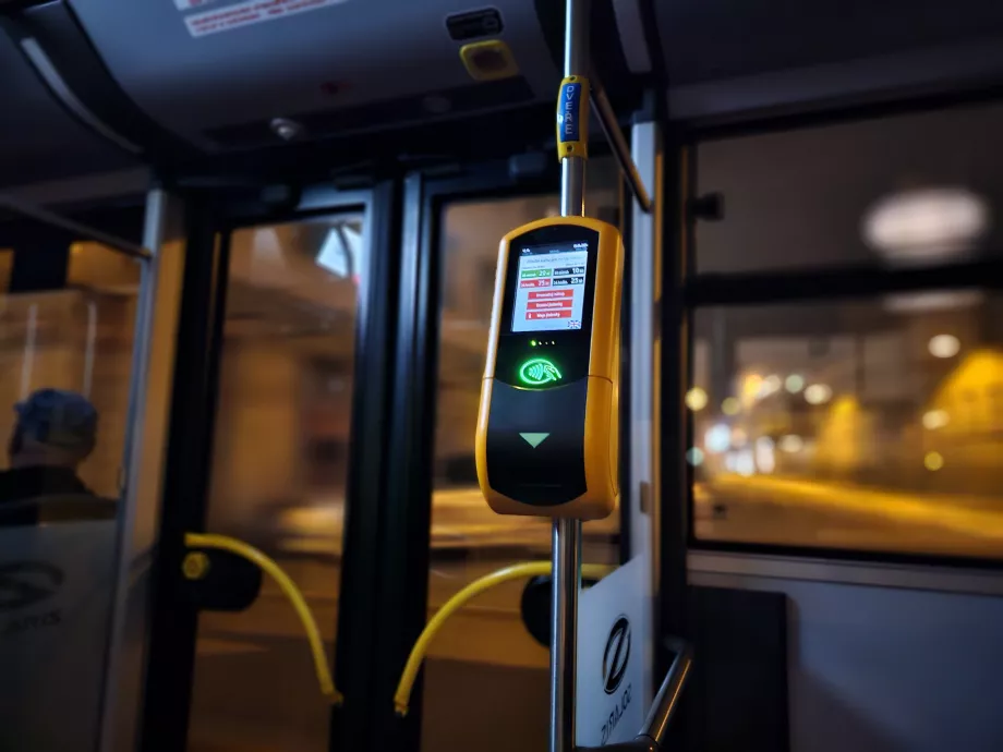 Validator de bilete și plată cu cardul