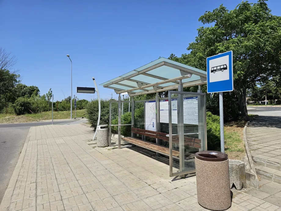 Oprire la sensul giratoriu - linia 15 în direcția centru, linia 15A în direcția Sarafovo