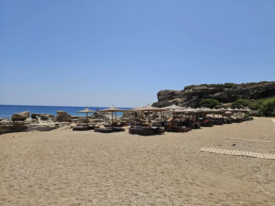 Plajă în apropiere de Izvoarele Kallithea