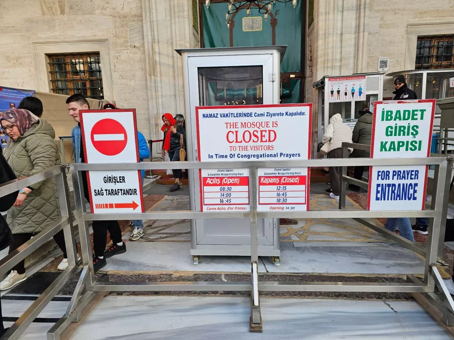 Moscheea Albastră, orar