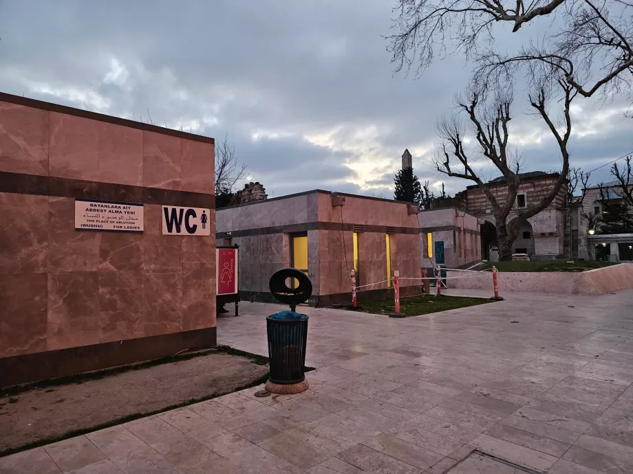 Toalete la Moscheea Albastră