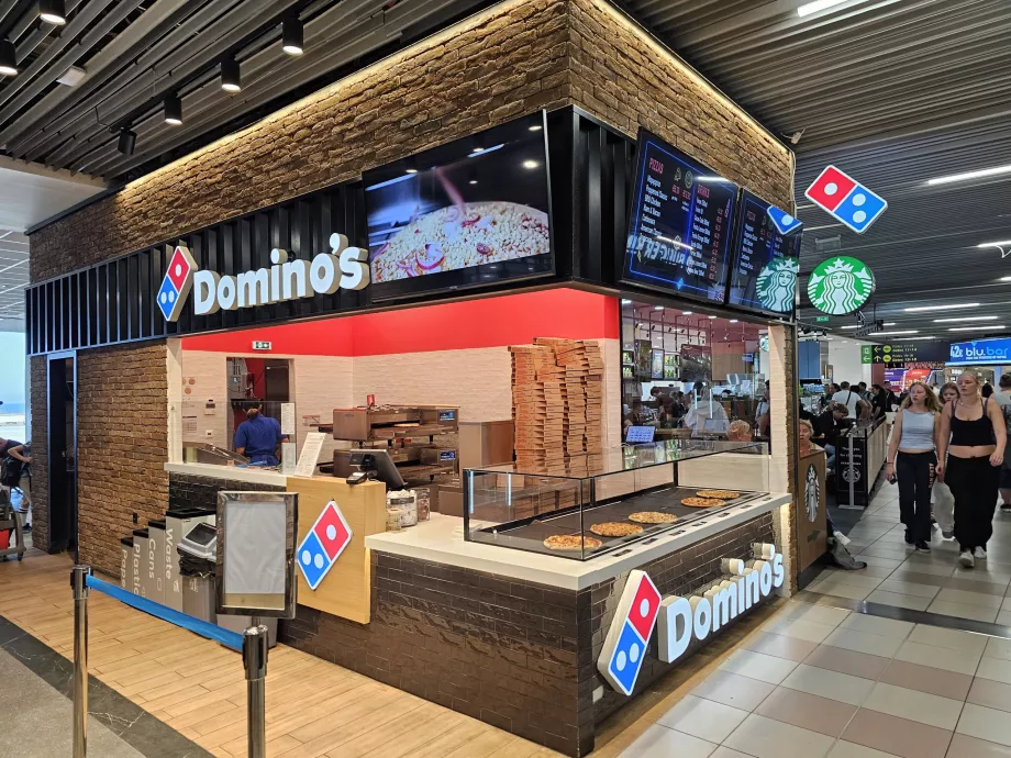 Domino's și Starbucks, zona de tranzit
