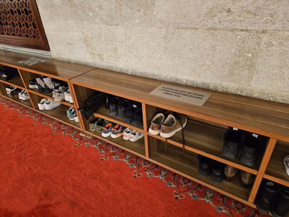 Moscheea Suleiman, zona pantofilor