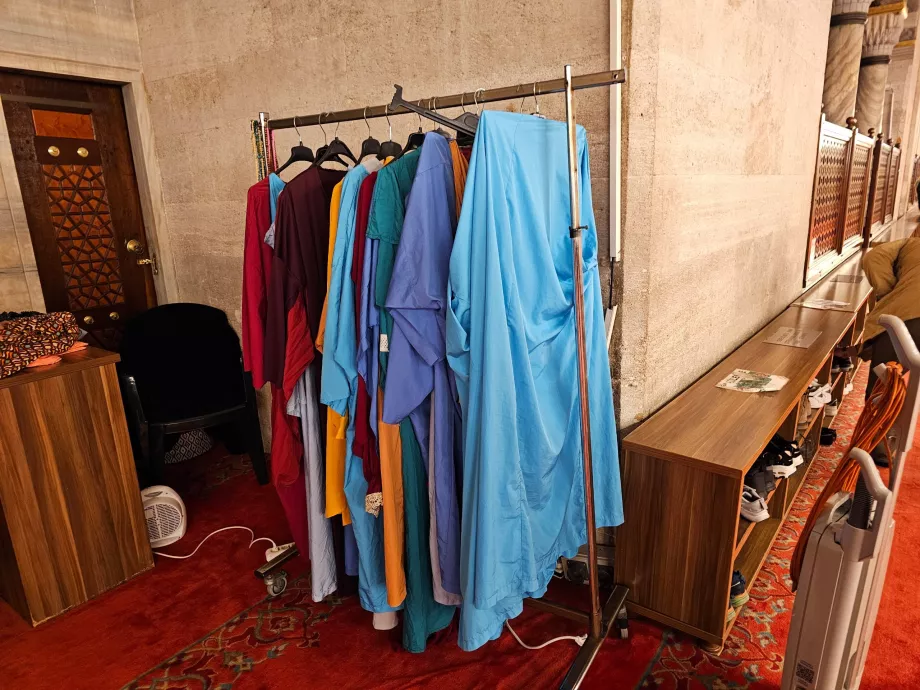 Moscheea Suleiman, închiriere halat