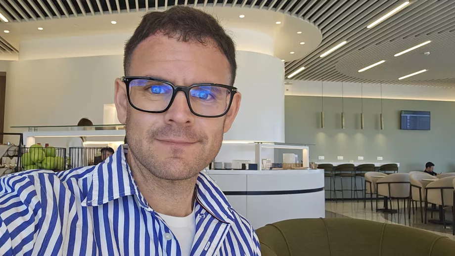 Christopher în Globair Handling Lounge, Aeroportul Rhodes