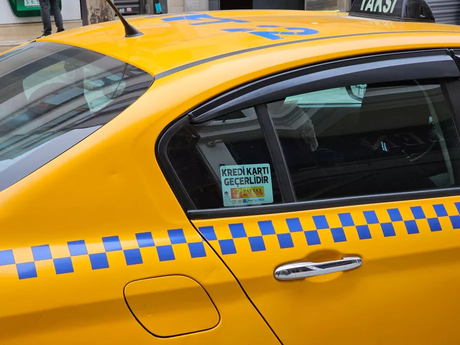 Posibilitatea de a plăti cu cardul în taxi