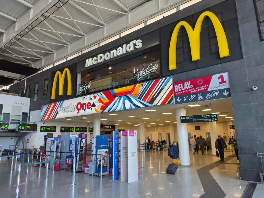 McDonald's, Terminalul A, Plecări (zonă publică)