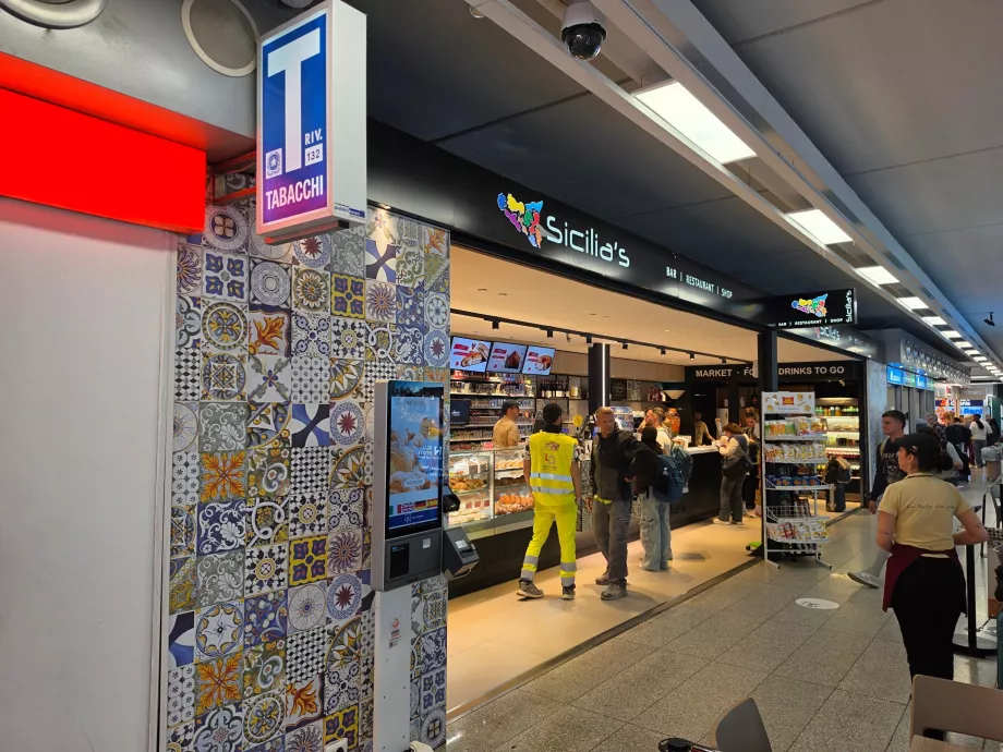 Răcoritoare și gustări, Terminalul A, Sosiri (zona publică)