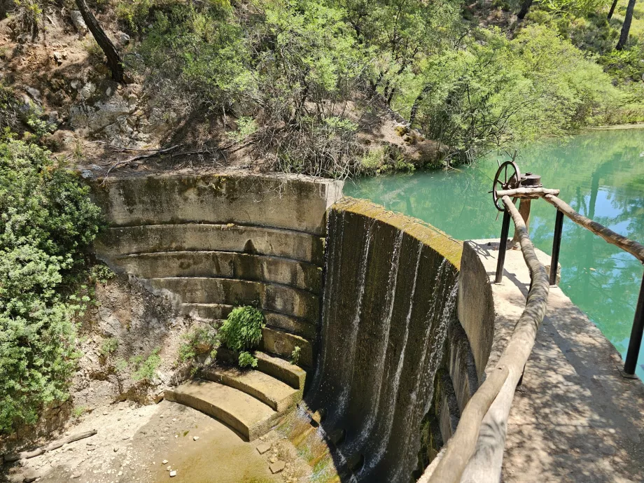 Barajul Seven Springs