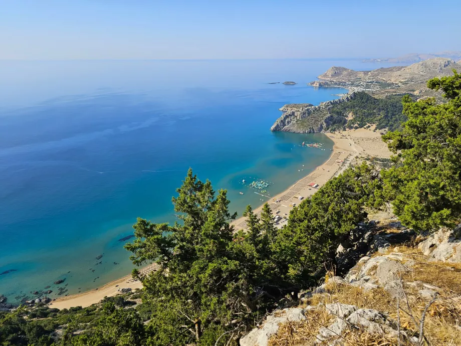 Vedere de la Mănăstirea Maicii Domnului de pe plaja Tsambika