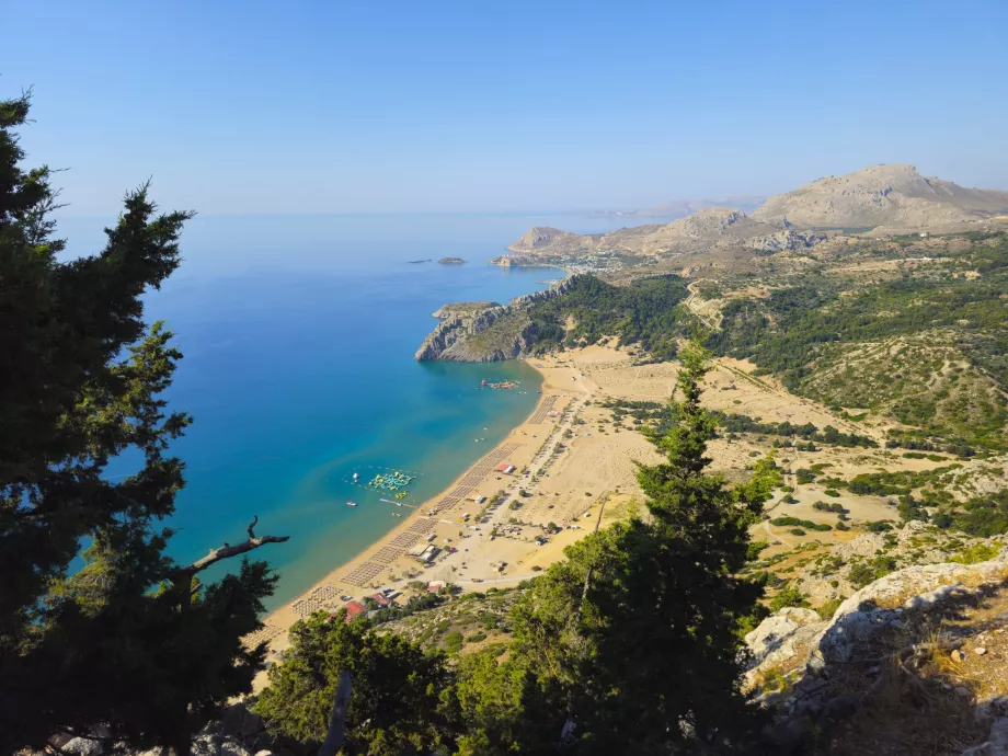 Vedere de la Mănăstirea Maicii Domnului de pe plaja Tsambika