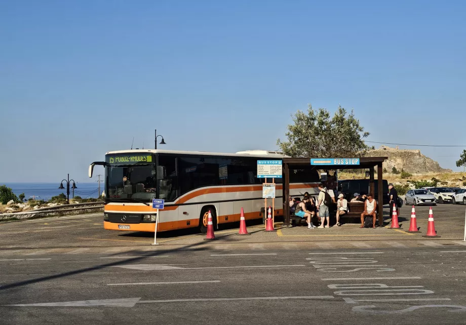 Stație de autobuz pe drumul principal, Lindos