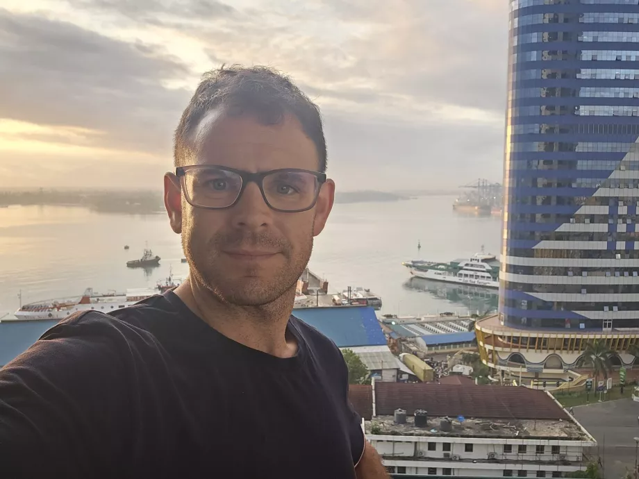 Apartamente cu vedere la port